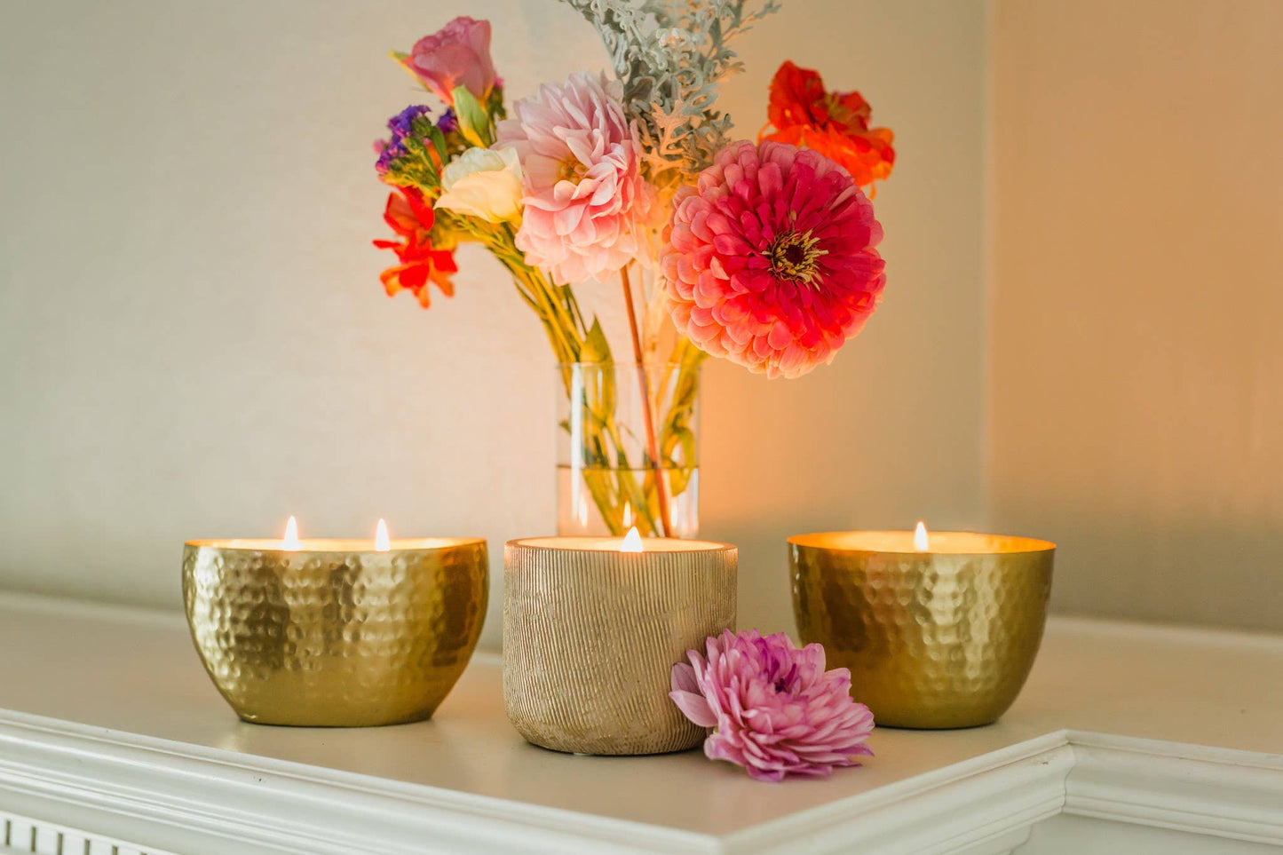 Amber & Teakwood Concrete Metallic brushed Candle 15oz