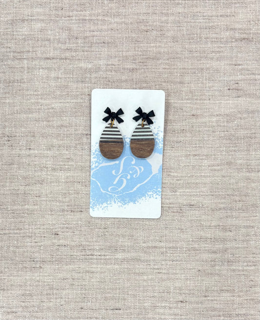 Black bow dangling earrings