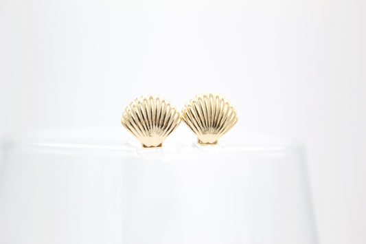 18K Gold Filled Sea Clam Shell Stud Earrings (L352)